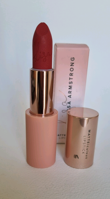 Avon Lisa Armstrong MATTEiculous Lipstick 