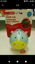 Skip Hop todder's non spill snack cup ((BNWT))