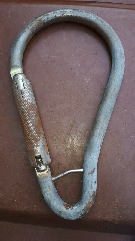 Scaffolding twist gate attachment