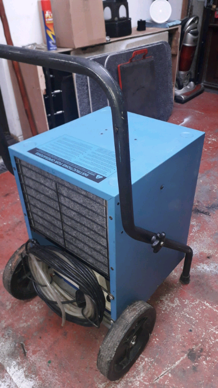 DEHUMIDIFIER (DRIZAIR ) 240 volt POWERFUL  PUMPOUT 