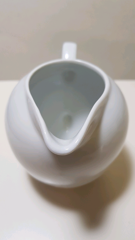 White porcelain milk/custard/gravy/cream jug (brand new)