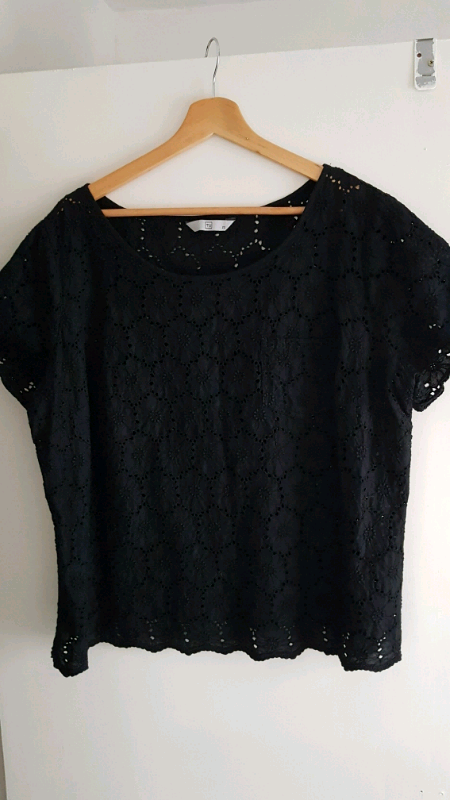 Tu Daisy top, size 20