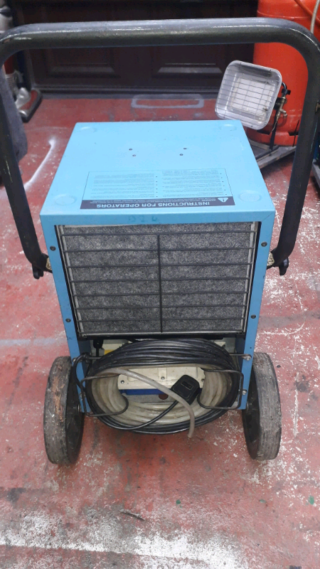 DEHUMIDIFIER (DRIZAIR ) 240 volt POWERFUL  PUMPOUT 