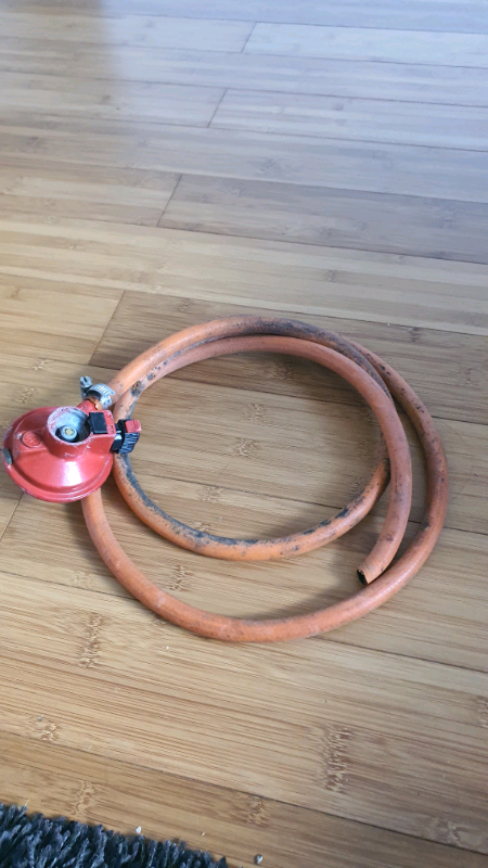 Gas regulator and hose