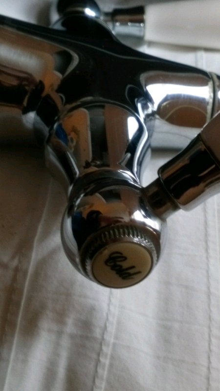 Mixer tap with connectors 