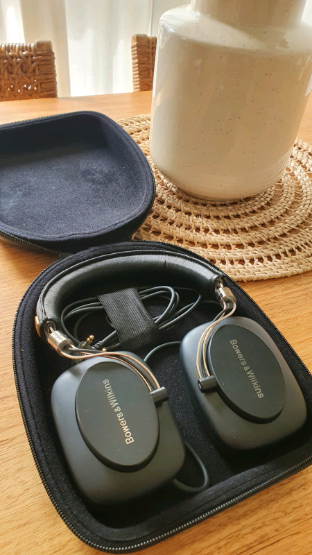 Bowers & Wilkins E1 Noise Canceling Headphones