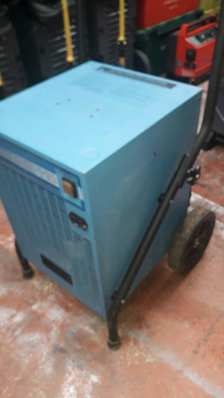 DEHUMIDIFIER (DRIZAIR ) 240 volt POWERFUL  PUMPOUT 