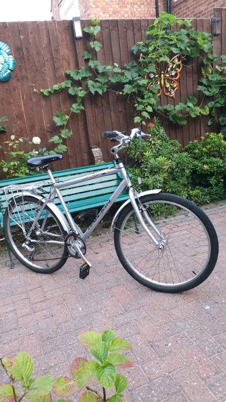image for Beautiful Unisex Hybrid ULTRALITE Bike.