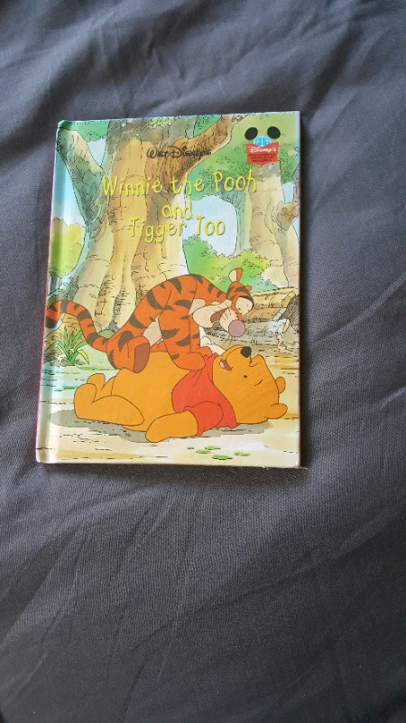 Kids 11 books Disney books and others 