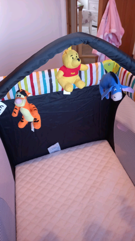 Travel cot with mattress 