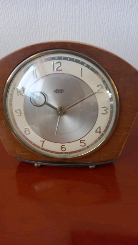 Various old clocks 