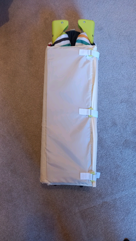 Travel cot with mattress 
