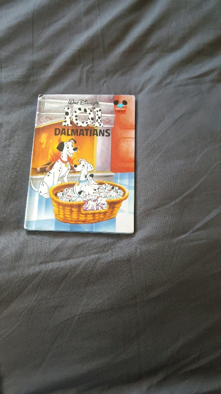 Kids 11 books Disney books and others 