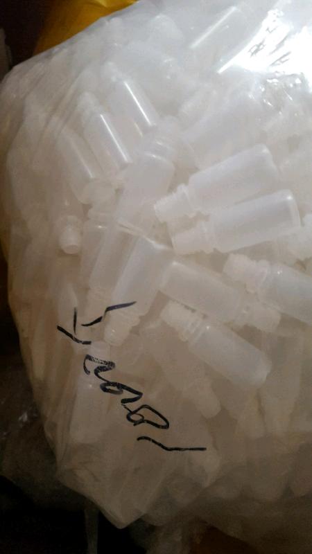2000 (approximately) transparent empty squeezable dropper bottles.