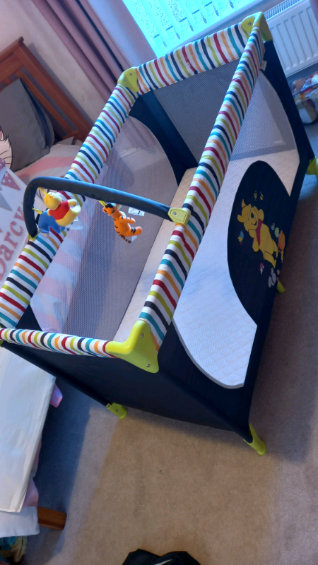 Travel cot with mattress 