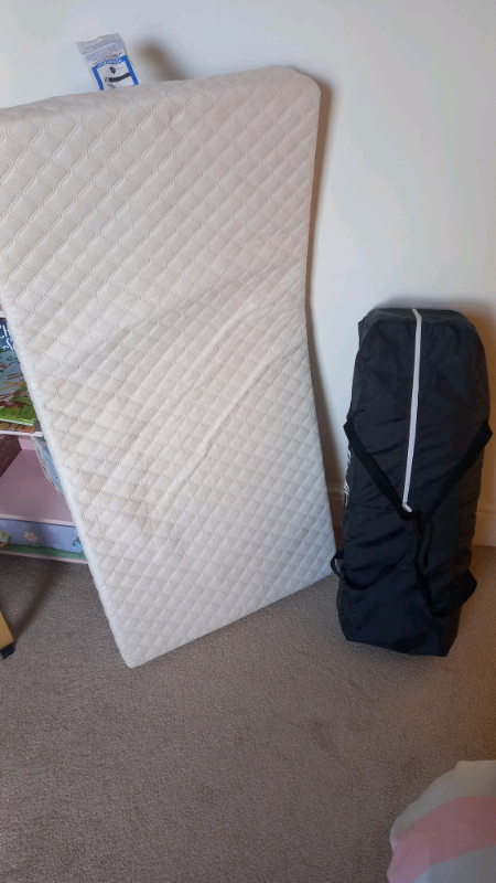 Travel cot with mattress 