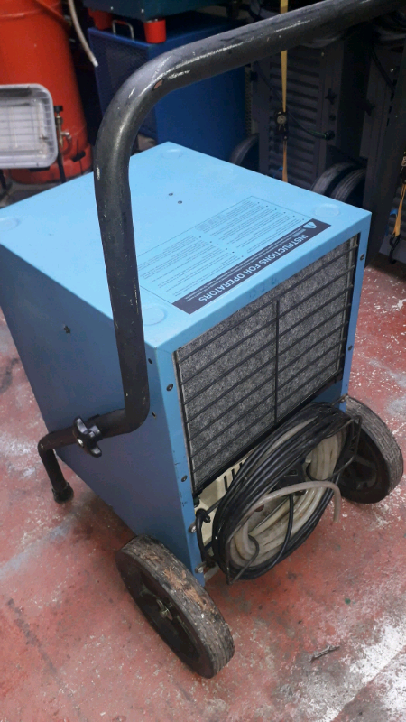 DEHUMIDIFIER (DRIZAIR ) 240 volt POWERFUL  PUMPOUT 