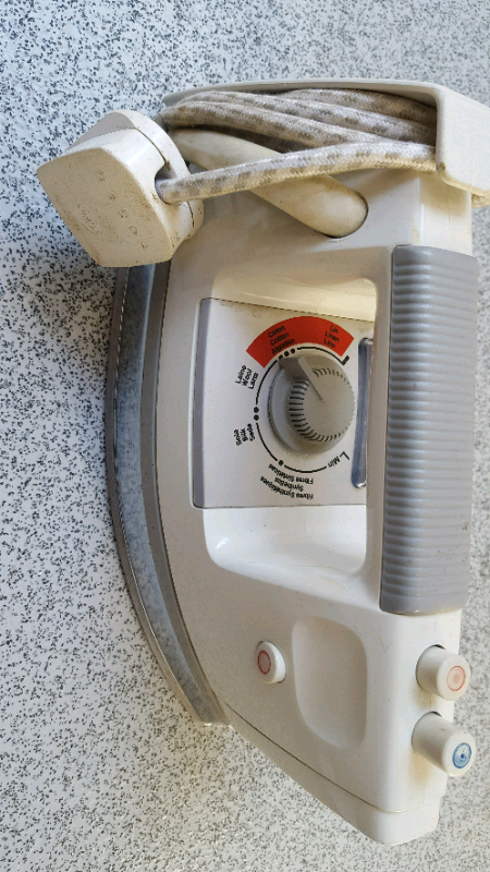 VINTAGE early 1980s ROWENTA IRON Model DA-15 Good working Order 