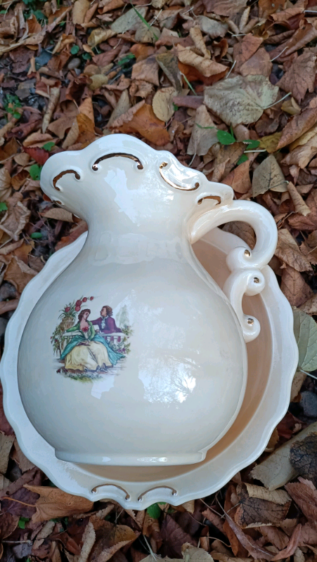 Gorgeous vintage- large jug and bowl