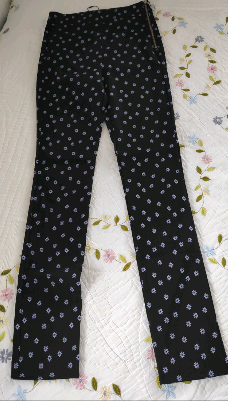 Ladies trousers size XS- new 