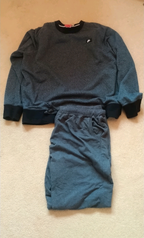 image for Nike top and bottoms size xl