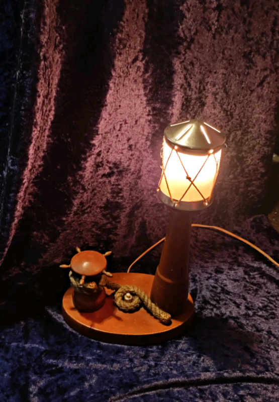 Lighthouse lamp 