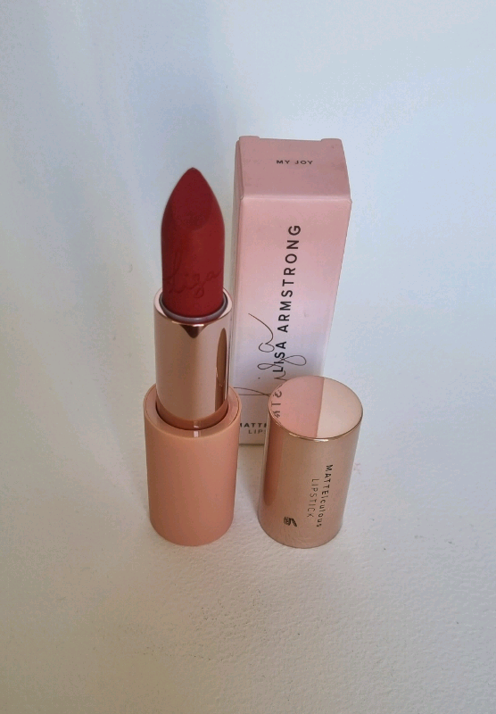 Avon Lisa Armstrong MATTEiculous Lipstick 