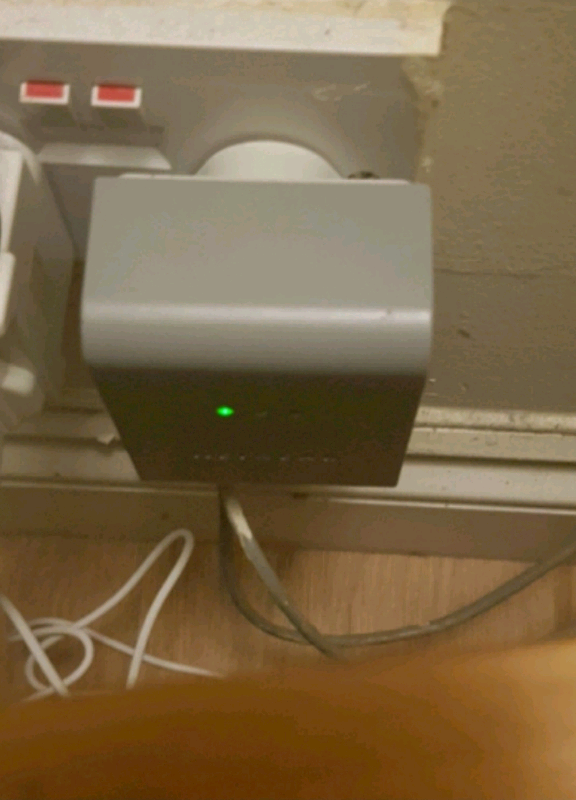 NETGEAR Powerline AV200 Adapter model XAV101v2
