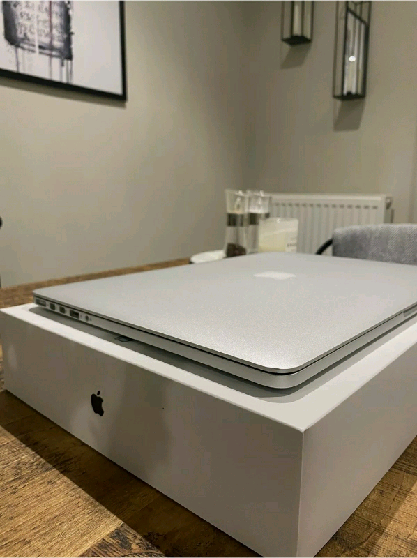 MacBook Pro 15'' 2.2Ghz 16GB 256 GB a1398 new battery london full set