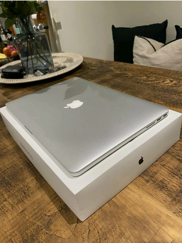MacBook Pro 15'' 2.2Ghz 16GB 256 GB a1398 new battery london full set