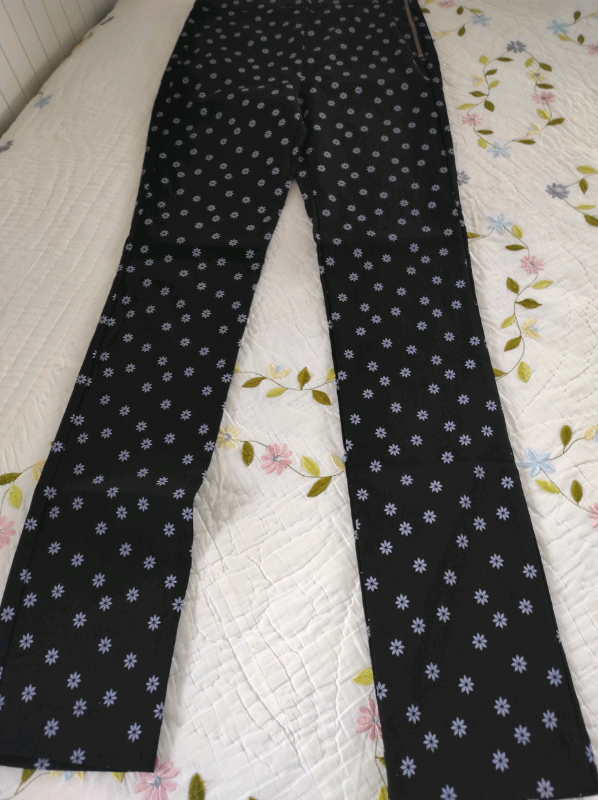 Ladies trousers size XS- new 