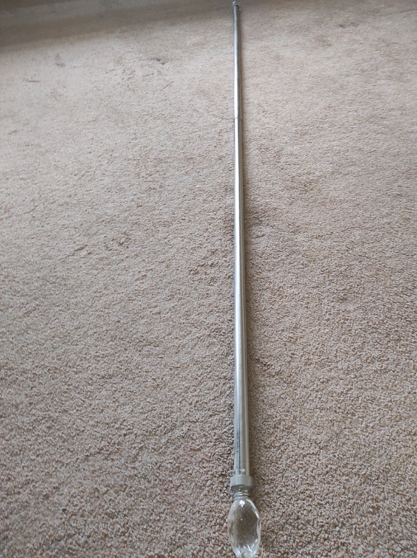 Extendable curtain pole 