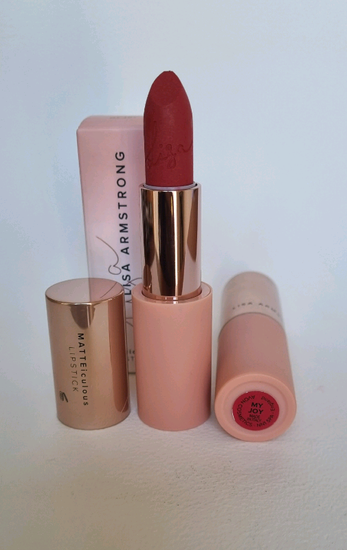 Avon Lisa Armstrong MATTEiculous Lipstick 