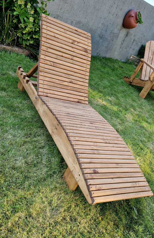 Reclining sun loungers