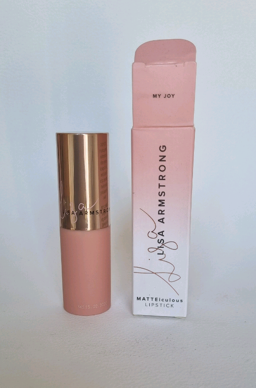 Avon Lisa Armstrong MATTEiculous Lipstick 