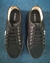 QUALITY BLACK CANVAS SHOES/TRAINERS/SNEAKERS Size 37 by VICTORIA - FAB