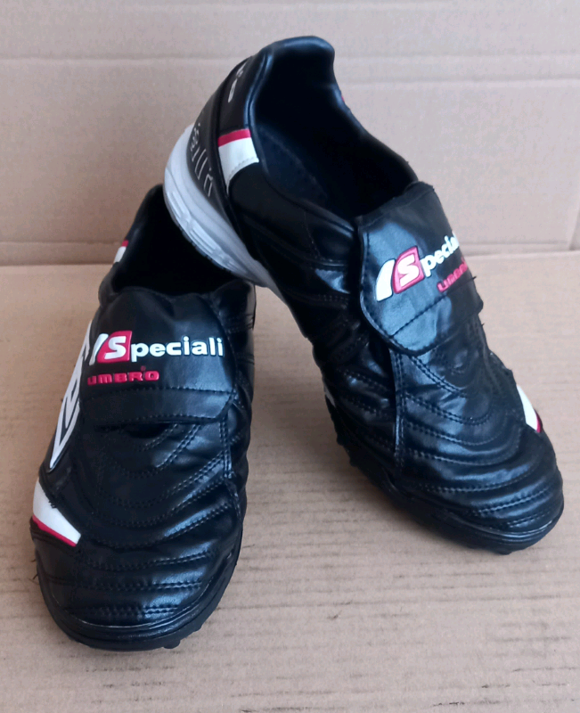 Umbro Speciali Turf Shoes. U.K. 8 / EU 43 | in Hull, East Yorkshire |  Gumtree