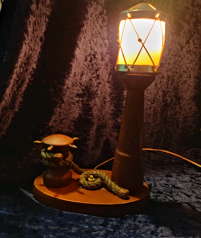 Lighthouse lamp 