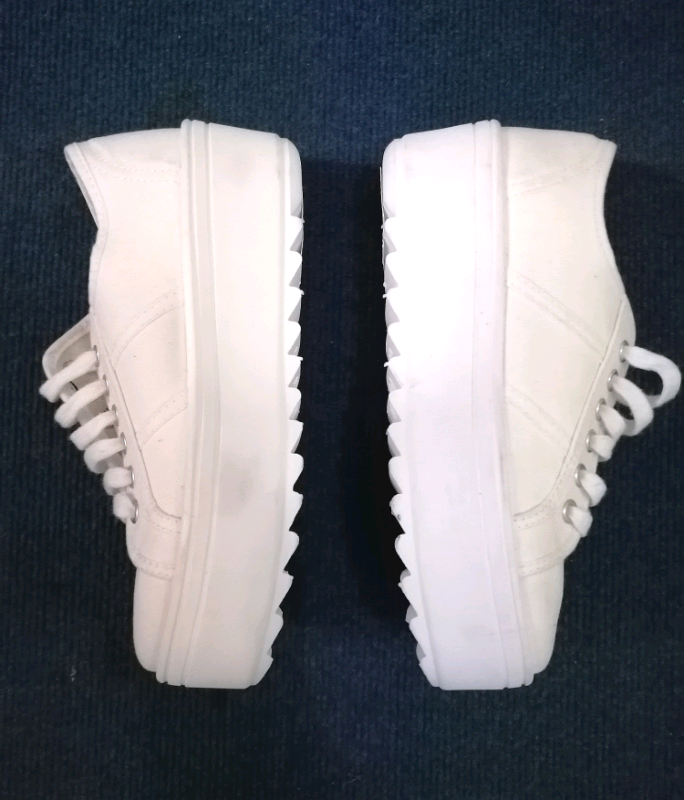 QUALITY WOMEN'S FAB WHITE CANVAS SHOES/TRAINERS Size 37 by VICTORIA