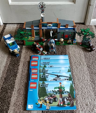 Lego city police sales forest station 4440