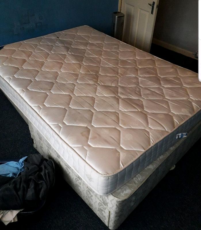 Nice Kingsize Divan Bed with Free Matress Good Condition Can Deliver f