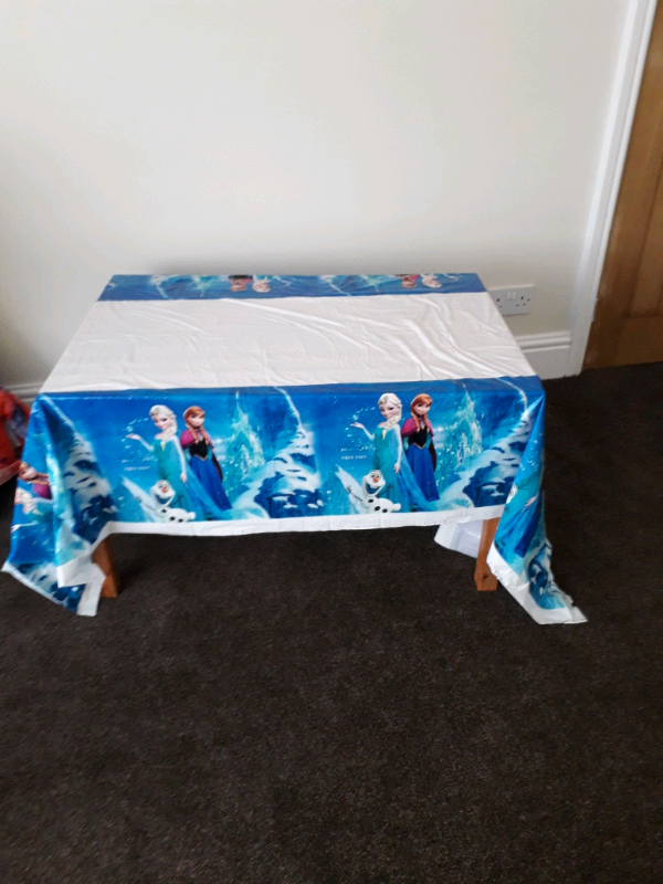Else table cover 