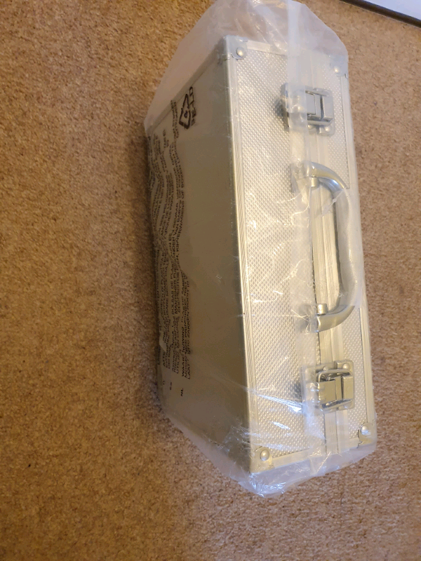 New unused Make-up set for sale