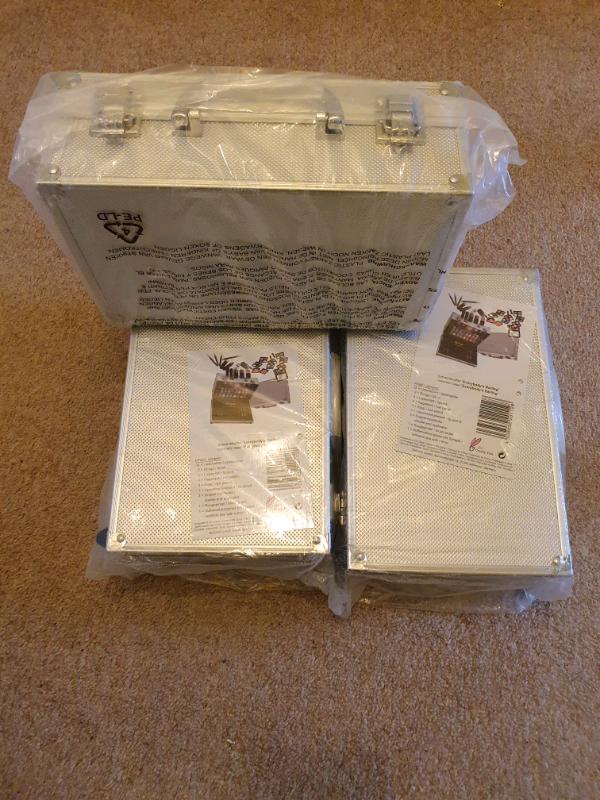 New unused Make-up set for sale