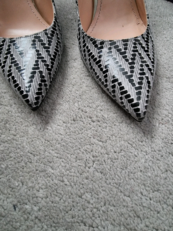 Stuart Weitzman Heels Size U.S. 6 (Uk 4)