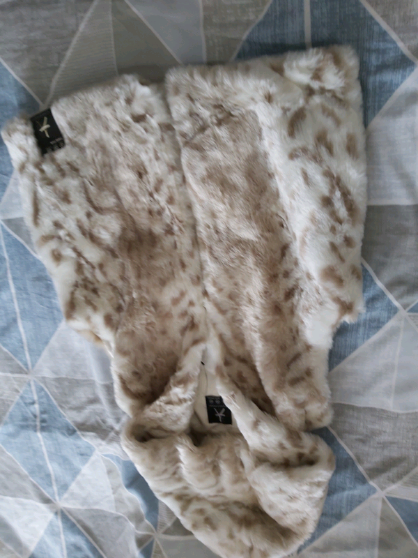 image for Ladies size 8 Brand new Furry Gillet 