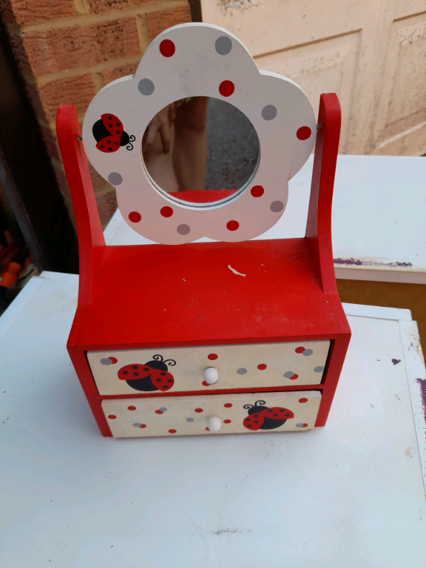 image for Girls jewellery box.