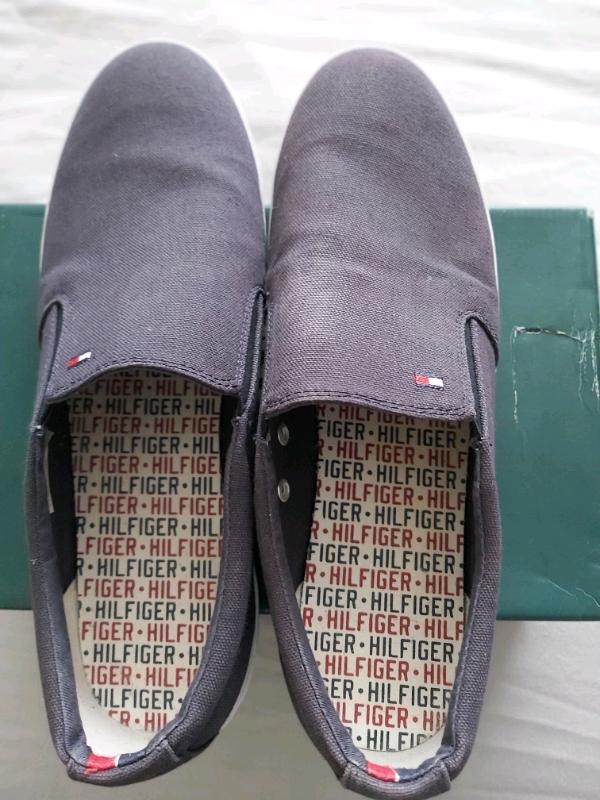 TOMMY HILFIGER CANVAS SHOES SIZE 10