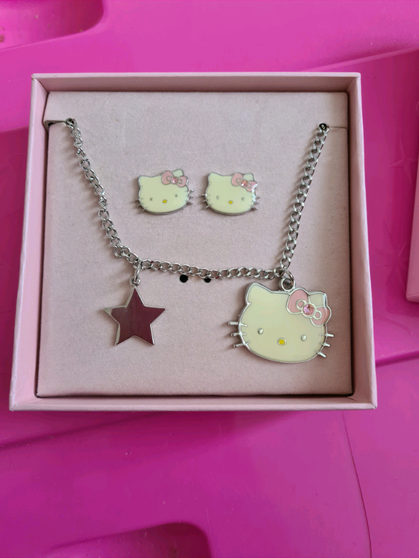 image for Girls Hello kitty earring and necklace set new in box