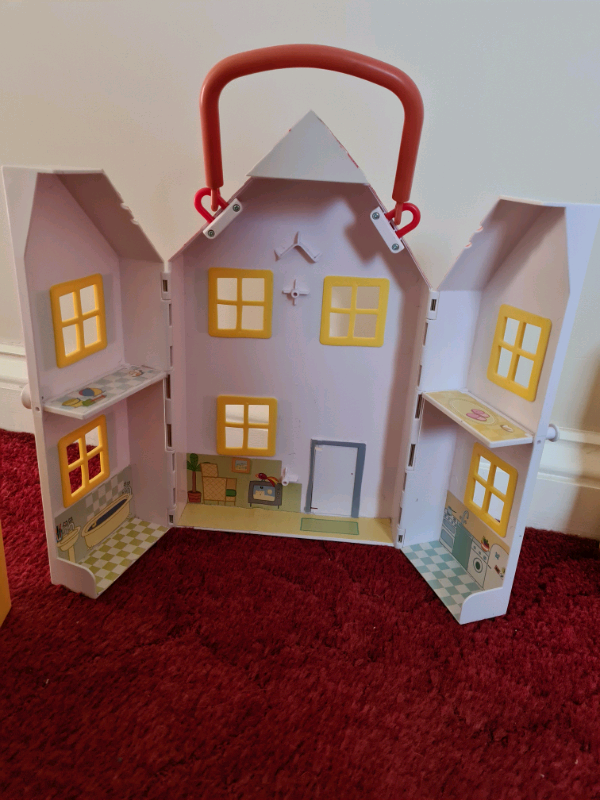 Lots of peppa pig rooms and house, all store inside, cost £50